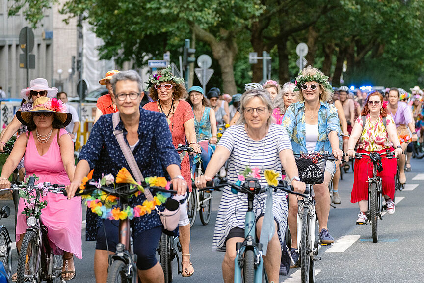 Frauen, Fahrrad, Freiheit! Frauen beim Fancy Women Bike Ride