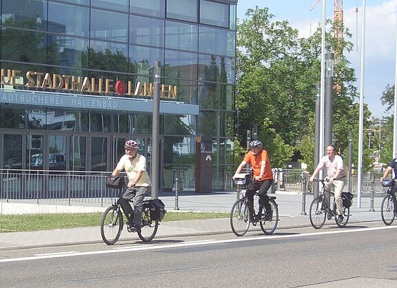 Per Rad zu Stadthalle und Hallenbad