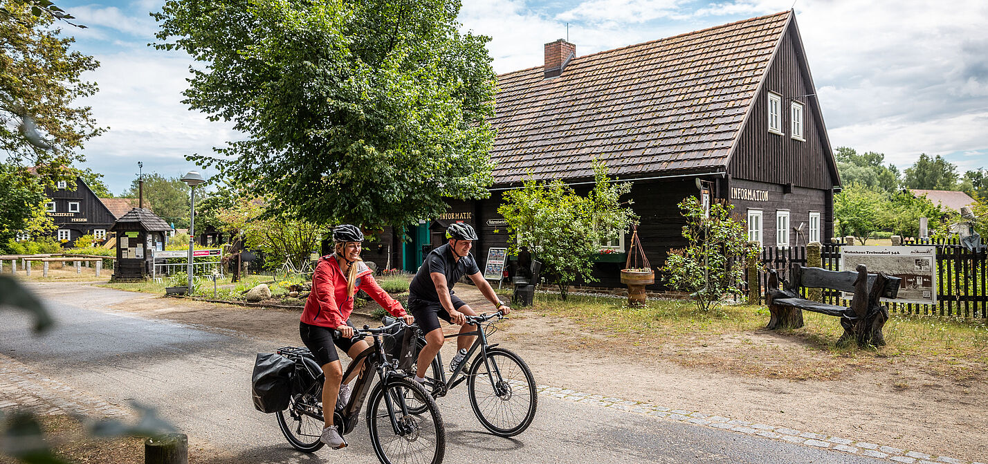 Bett+Bike bringt Radfahrende zu passenden Unterkünften. Bett+Bike bringt Radfahrende zu passenden Unterkünften.